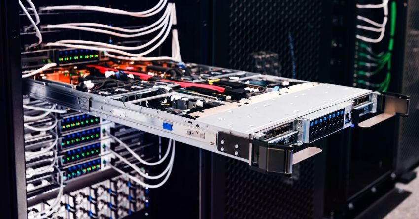 Suministro e instalación del hardware Slide 2